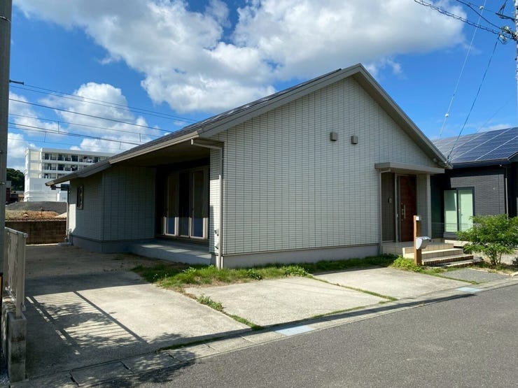 普通車が2台駐車可能です♪