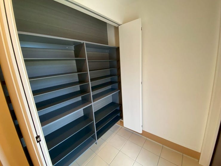 玄関には大容量の玄関収納があります♪靴を沢山お持ちのオシャレな方にも、大家族の方にもOK♪