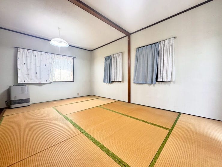 主寝室や子ども部屋としてはもちろん、お布団を並べて家族みんなでゆったり眠れる、広々としたプライベート空間です。