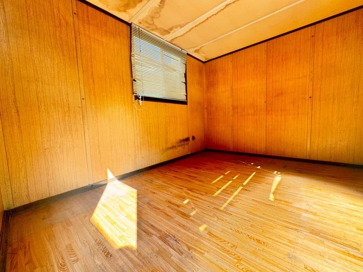 屋外倉庫の室内写真です。