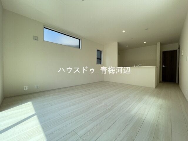 15.2帖リビング:家具をレイアウトしやすい長方形のリビングです。お気に入りの家具を置くのが楽しみになりますね。