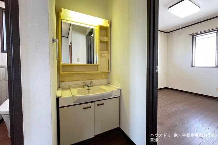 寝る前の歯磨きやお手入れも完結できる、2階にあるセカンド洗面台。1階へ降りる手間を省く、快適な動線です。