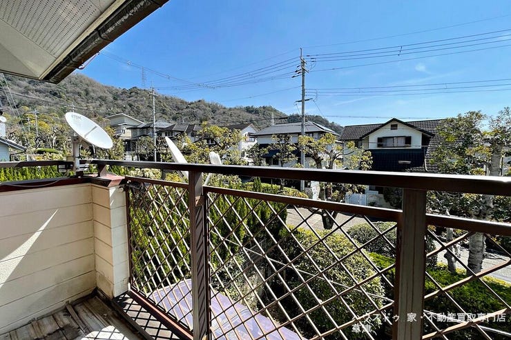 四季折々の山の表情を楽しむ。南東向きの陽だまりで、豊かな緑に包まれる毎日を過ごしませんか。