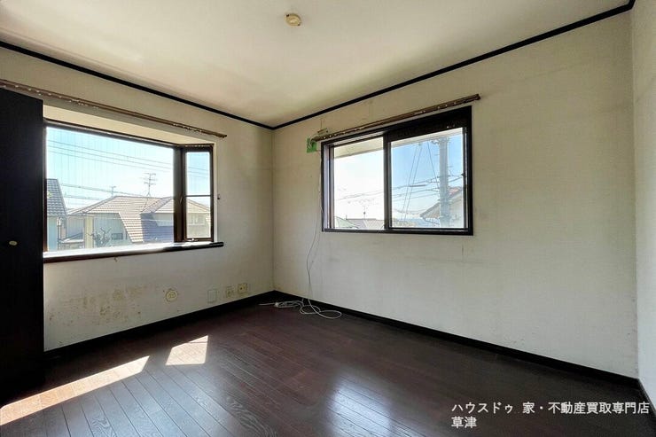 出窓のある明るい個室。季節の小物を飾ったり、植物を育てたり、お気に入りの一角にデザインしませんか♪