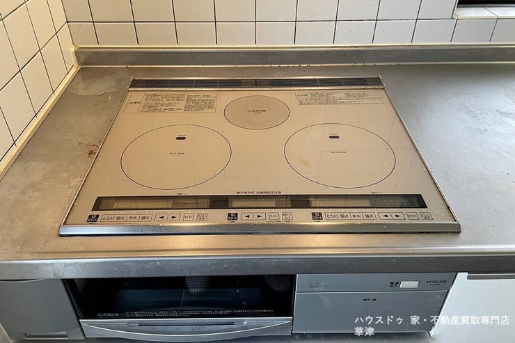 火事の心配の少ないIHクッキングヒーター。お掃除がしやすいのも嬉しいポイントですね。