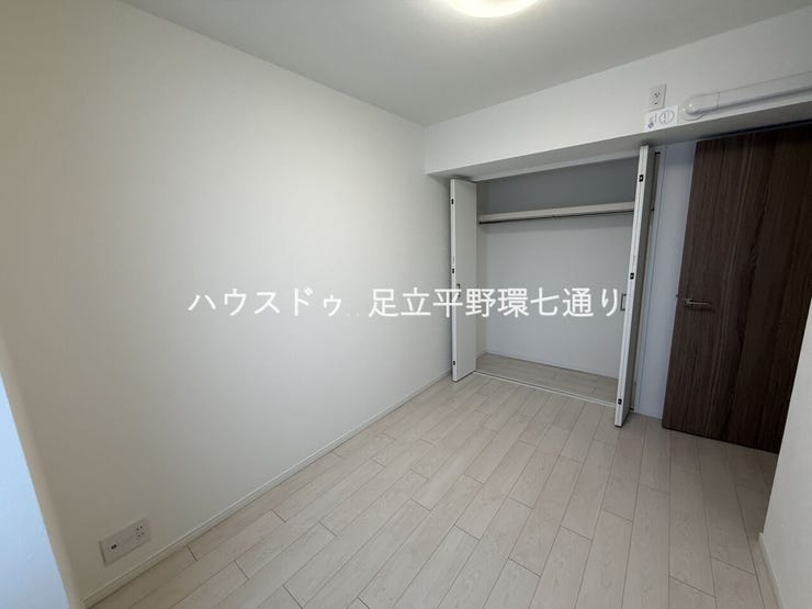 洋室には大容量クローゼットを設置。収納力があり、お部屋をすっきり広く使えます。