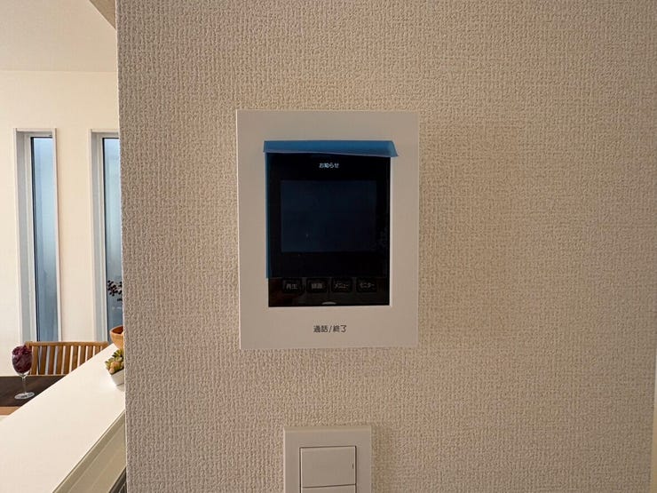 水回りの操作がひとまとめになった使い勝手の良い給湯リモコンです。家族の団らんを邪魔せず、キッチンからお風呂の様子を見守れるため、心穏やかな毎日をサポートします。