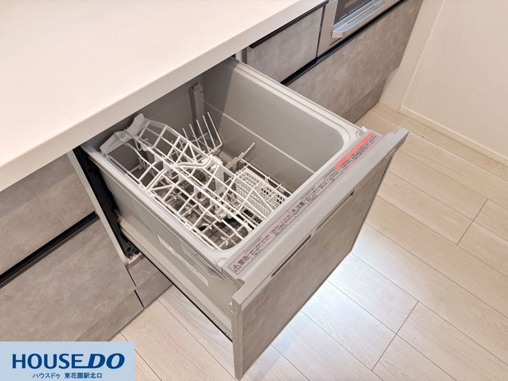 施工事例:大蓮東5丁目モデルハウス
家事の負担を軽減するスライドオープン式の食洗機を完備!手洗いよりも節水効果が期待でき、食後の片付け時間を短縮♪高温乾燥で食器を清潔に保ち、手荒れも防ぎます♪