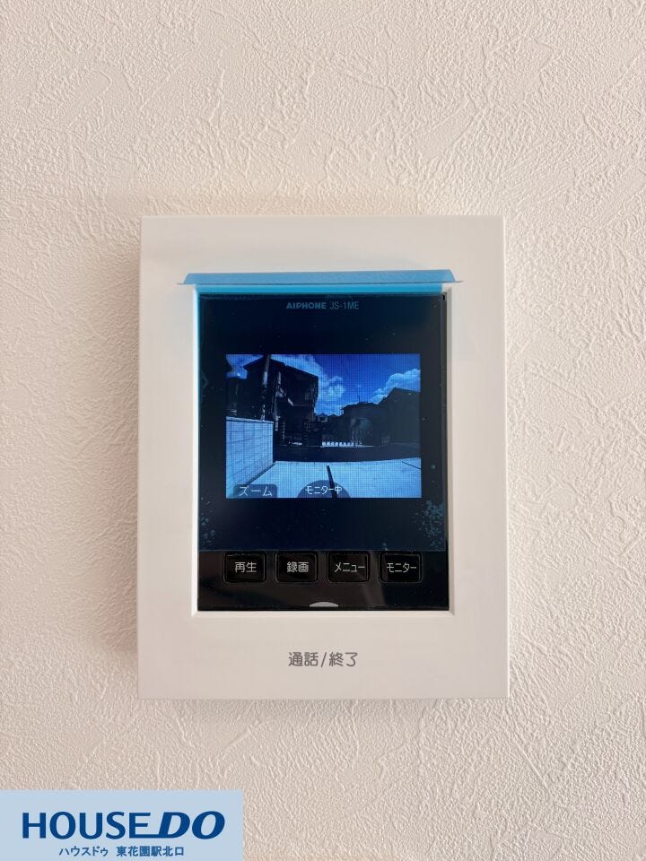 施工事例:大蓮東5丁目モデルハウス
来客の顔を確認してから対応できる安心のモニター付き!録画機能も備わっており、不在時の訪問者も後からチェックできるため、防犯面でも心強い設備です♪