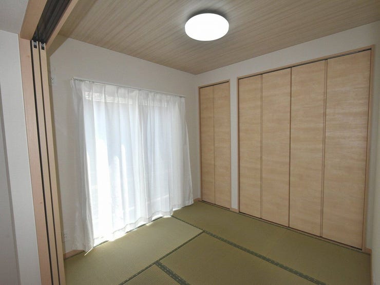1F 和室4.5帖
来客用のお布団や季節家電、日常の細々とした生活用品を収納いただけます。