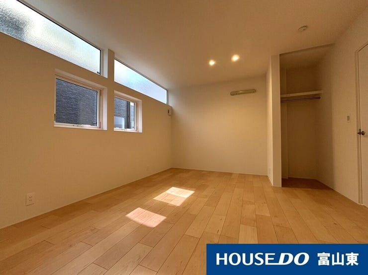 ライフスタイルに合わせて2部屋に仕切れる洋室!ご家族の成長にも柔軟に対応できます(^^)/