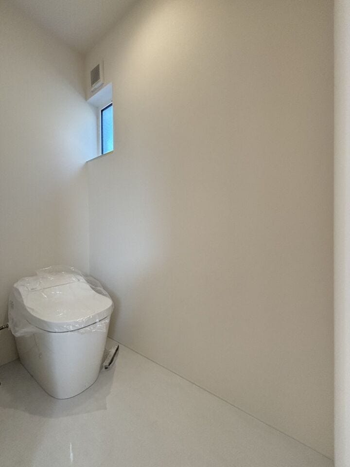2階トイレもタンクレストイレ!統一感のあるスタイリッシュな空間です!