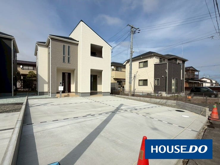 【外観】
性能評価W取得・BELSで光熱費を抑えたい方に♪南道路で一日中明るいお家です♪