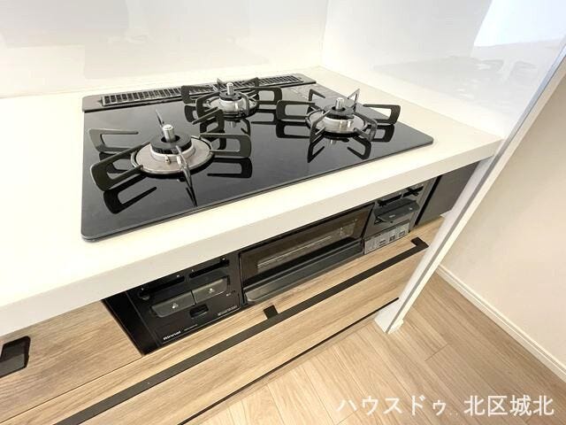【三口コンロ、グリル】
