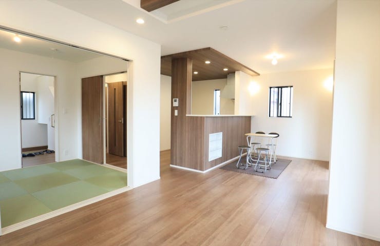 ◇リビング◇ 同仕様
南面を広く取ったリビング18.25帖は日当たり良好です♪
一家団欒の時間が増えそうですね♪