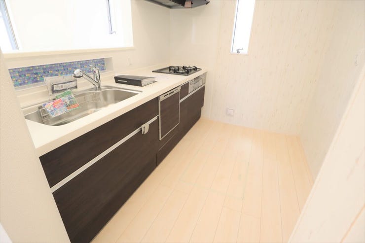 ◇キッチン◇ 同仕様
使い勝手の良いカウンターシステムキッチン♪
家事がはかどりそうです♪