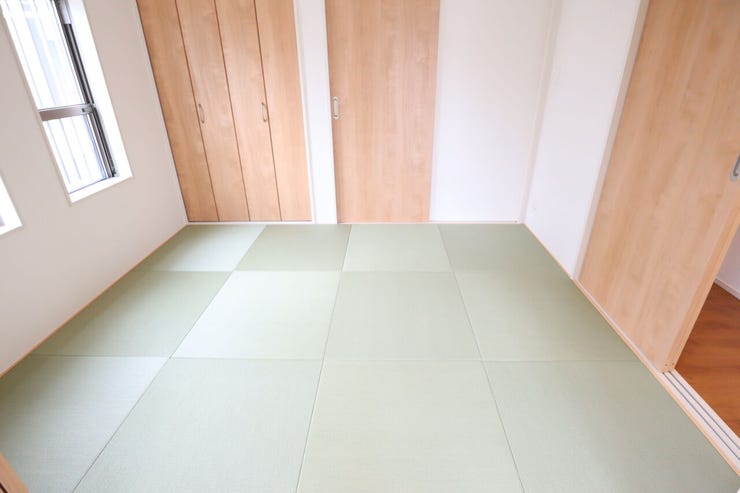 ◇和室◇ 同仕様
リビング横の便利な和室です。
収納としてもお使いいただけます。そのまま横になることができますので、小さなお子様がいるご家庭や、ゆったりしたいときにも重宝しそうですね♪