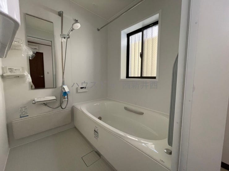 窓付きの浴室
※リフォーム済