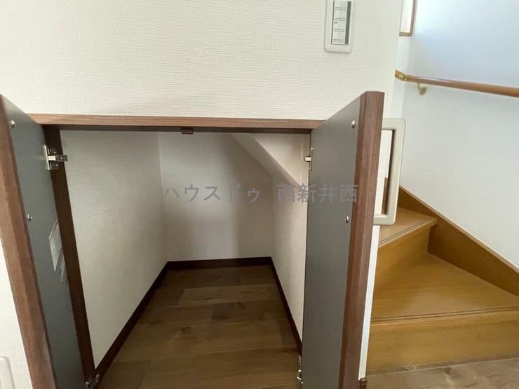 階段下の収納スペース