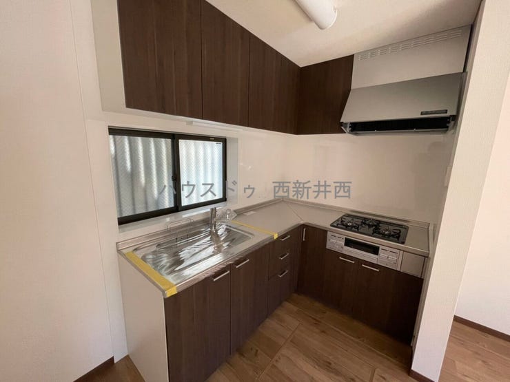 収納棚の多いキッチン