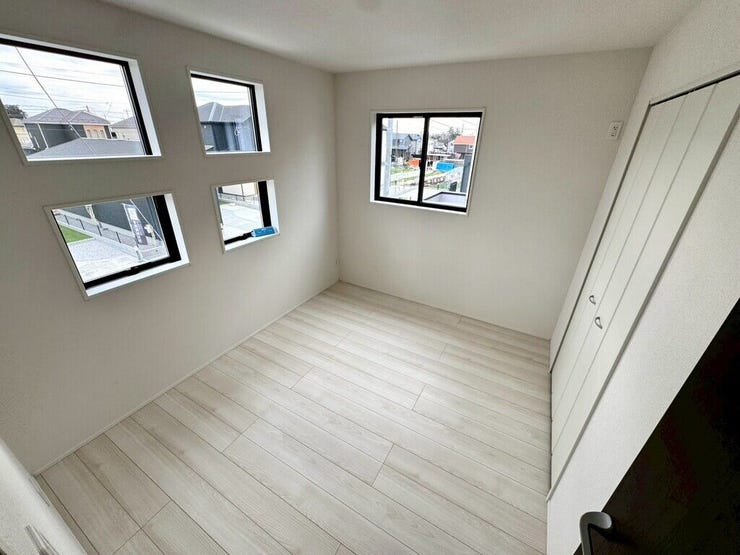 【Bedroom】ナチュラルな内装で、リラックスできる空間。寝室や書斎にも最適です。