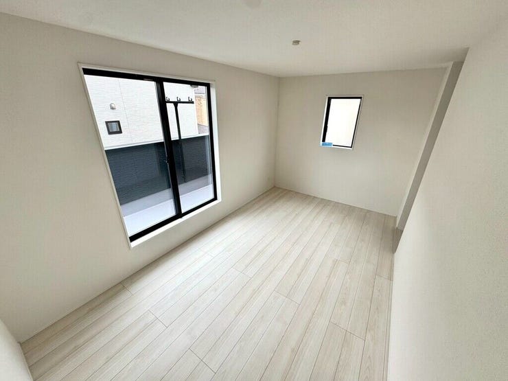 【Bedroom】ベッドとデスクを置いてもゆとりのある、使い勝手の良い広さの洋室です。