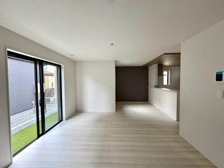 【Living】広さと明るさにこだわったリビング。家族とのコミュニケーションが弾む空間です。