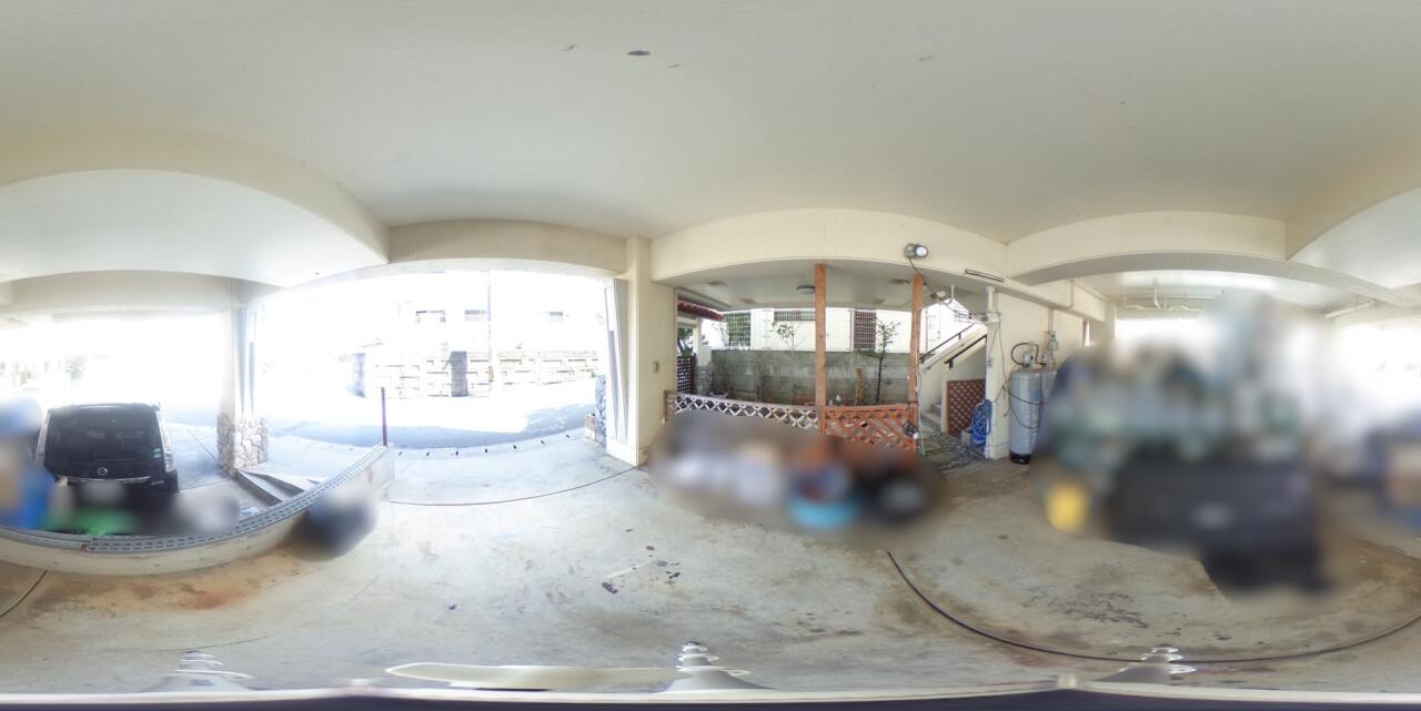 1階駐車場