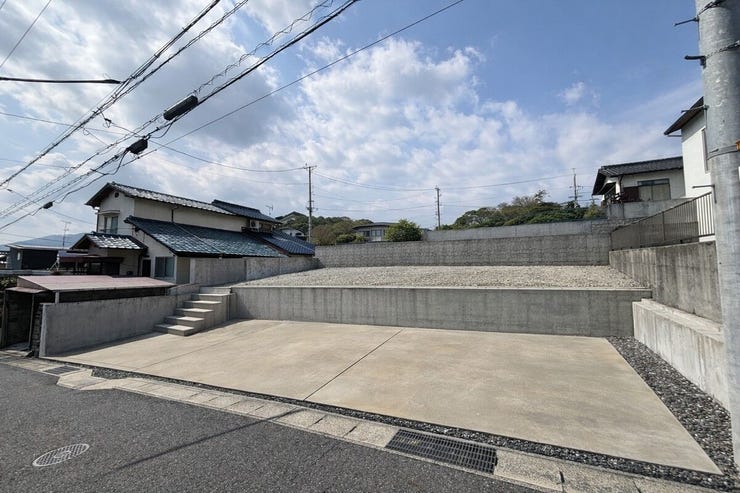 ※AIで古家解体後の土地イメージを作成しています。
実際の状況とは異なる場合がありますので、現地の状態は現地にてご確認ください。