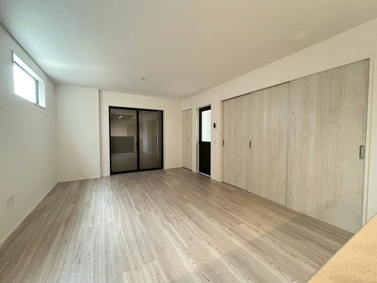 キッチンから見たリビングです