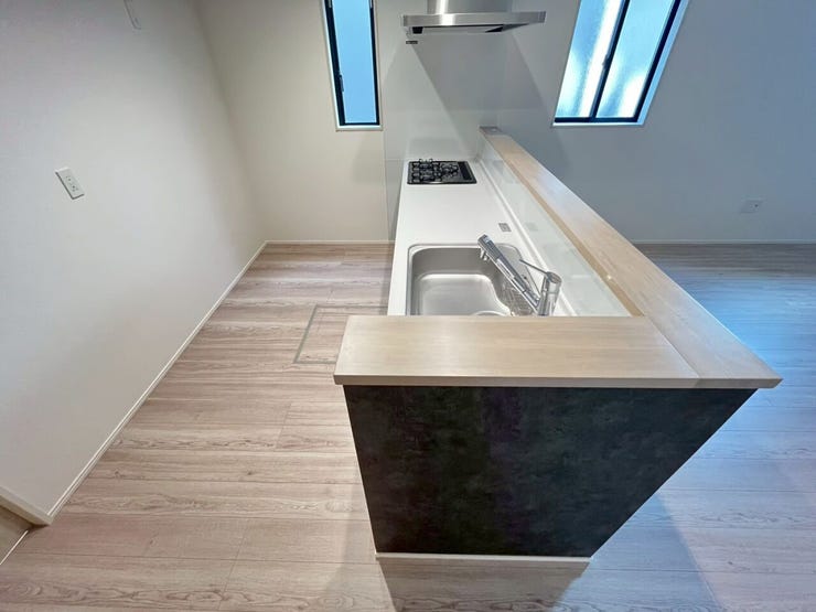 冷蔵庫もスッキリ入るキッチンです