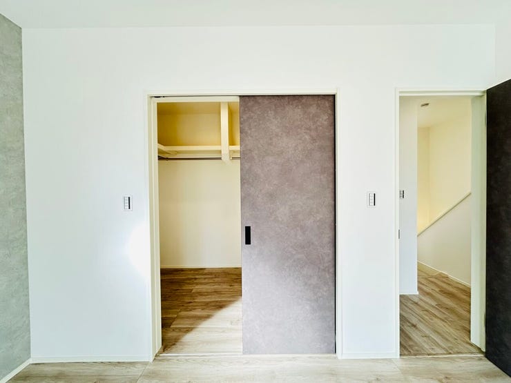 ◇ウォークインクローゼットには扉が付いているので綺麗なお部屋を保てます☆