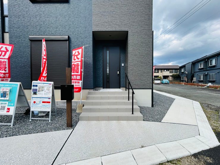 ◇外観から見た玄関☆