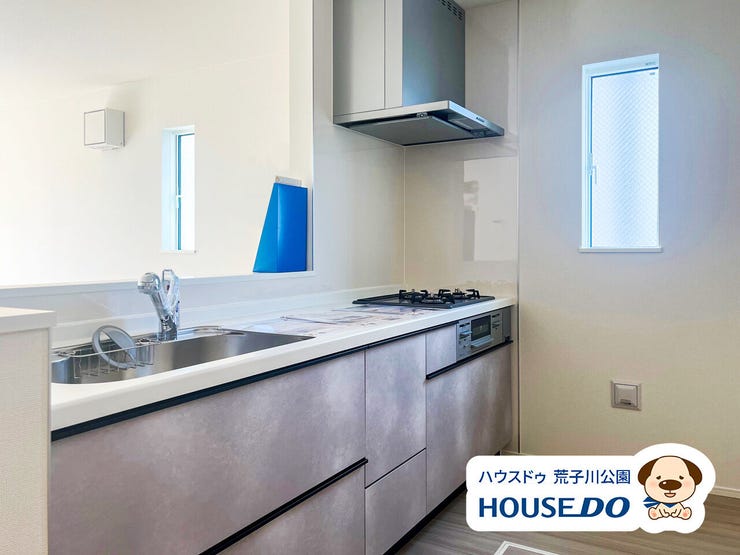 リビングの様子がよく見えるカウンターキッチンです。ご家族の姿を見ながらお料理の時間も楽しく。