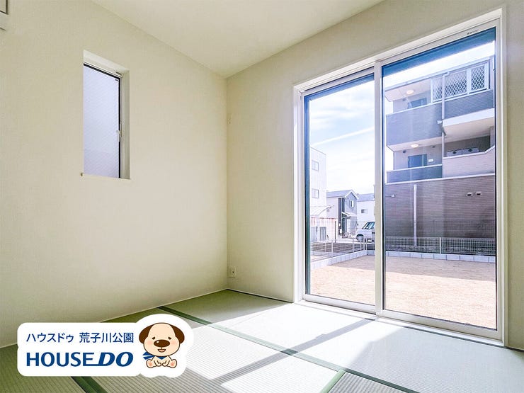 1階和室。
リビングに繋がる和室はご家族のくつろぎの空間として。