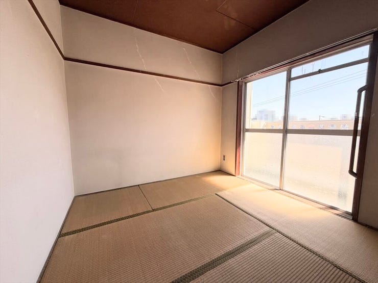 採光の良い和室はのんびりと寛げる空間