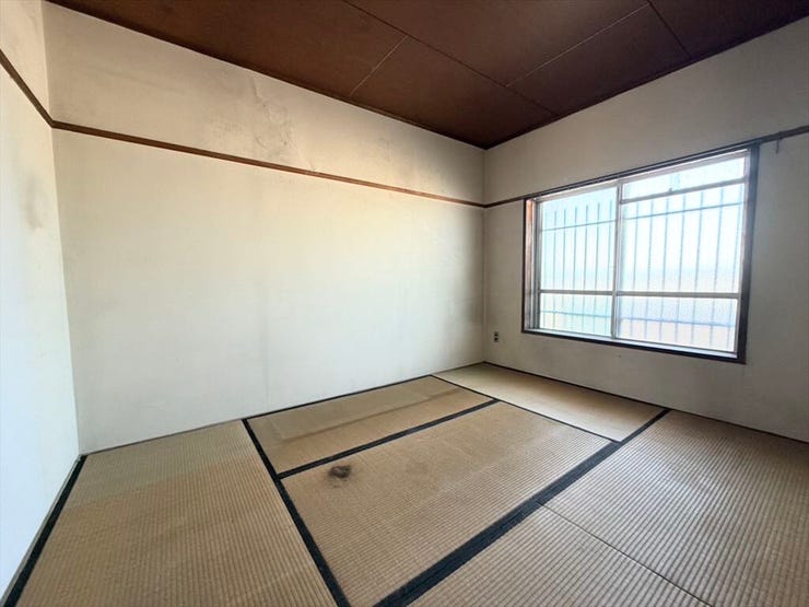 しっとりと落ち着いた雰囲気の和室