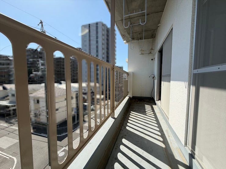 南向きで日当たりのよいバルコニー