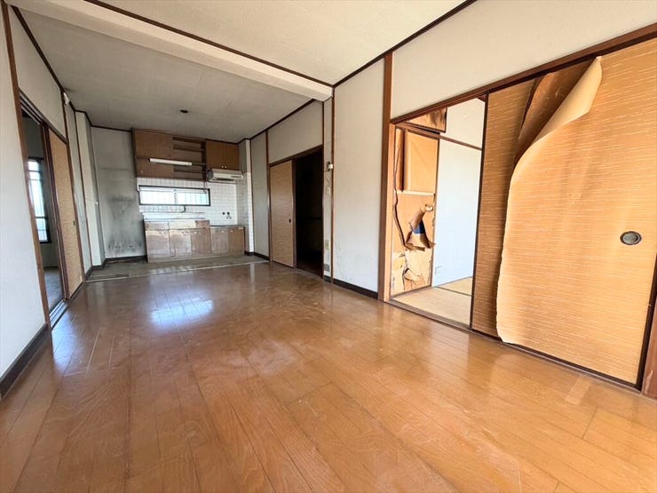 日当たりのよい温かい雰囲気の広々LDKスペースです♪