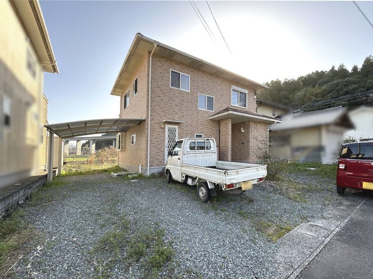 乗用車4台駐車可
※リフォーム工事着工前の状況