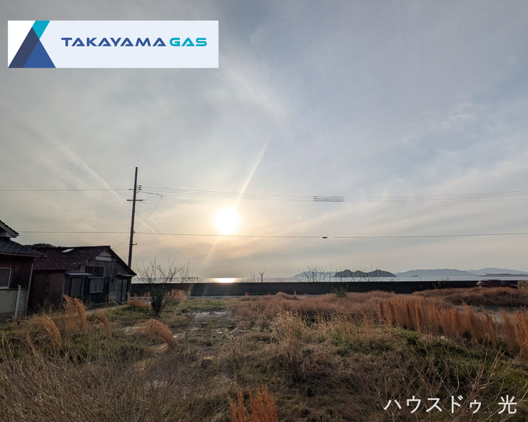 【外観】
目の前に海を望む立地です。夕日が沈む景色はとても素敵です。