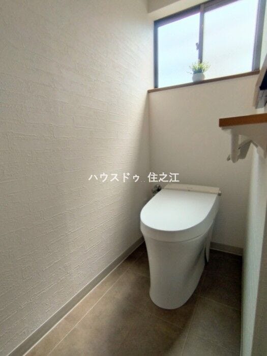 温水洗浄便座付きトイレ
