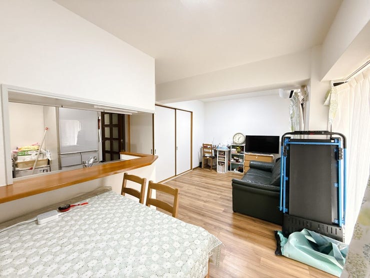 キッチンに立っていてもリビングのご家族の様子を見守れるLDK◎