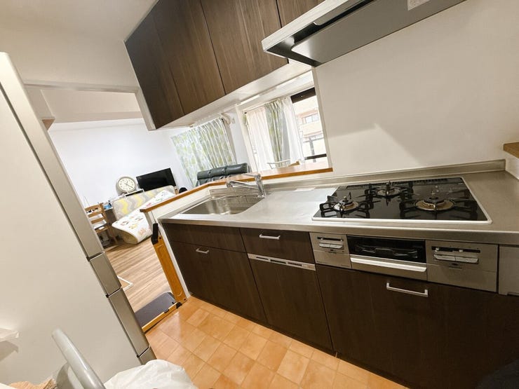 カウンターキッチンなので、お料理をしながらリビングを見渡すことができます◎