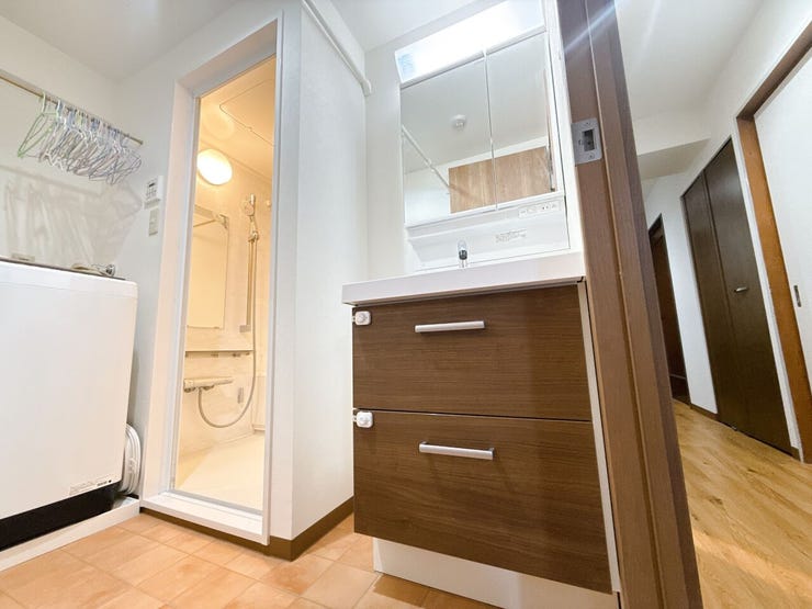 収納スペースがたくさんある洗面台です。