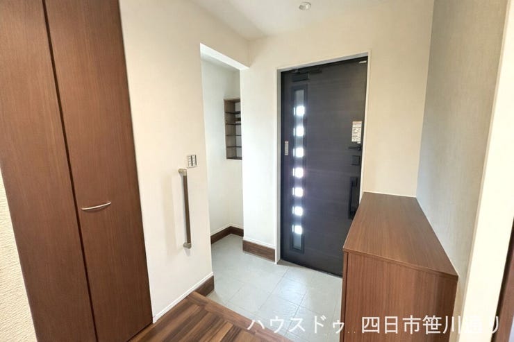 玄関収納、シューズクローク付き