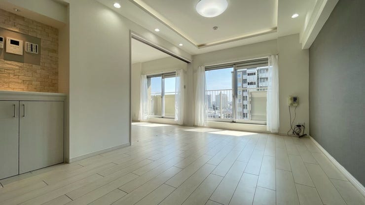 松戸は市をあげての手厚い子育て支援や医療施設の充実、子供からお年寄りまで住みやすい地域です。公園や自然が多く、江戸川の河川敷ものんびりとした良い雰囲気です。