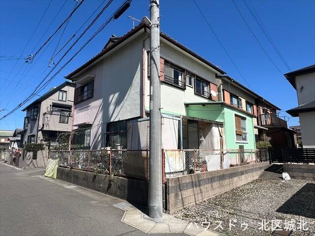 都市ガスなどライフライン完備。閑静な住宅街に位置する整形地で、お引渡しは相談(更地渡し)となります。