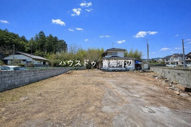 【外観】
土地面積広々約175.95坪!駐車も5台可能な閑静な住宅街にある中古戸建です◎