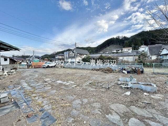 8帖の続き間には縁側がついています。南向きの縁側は陽射しが届き、ぽかぽかと暖かいです。